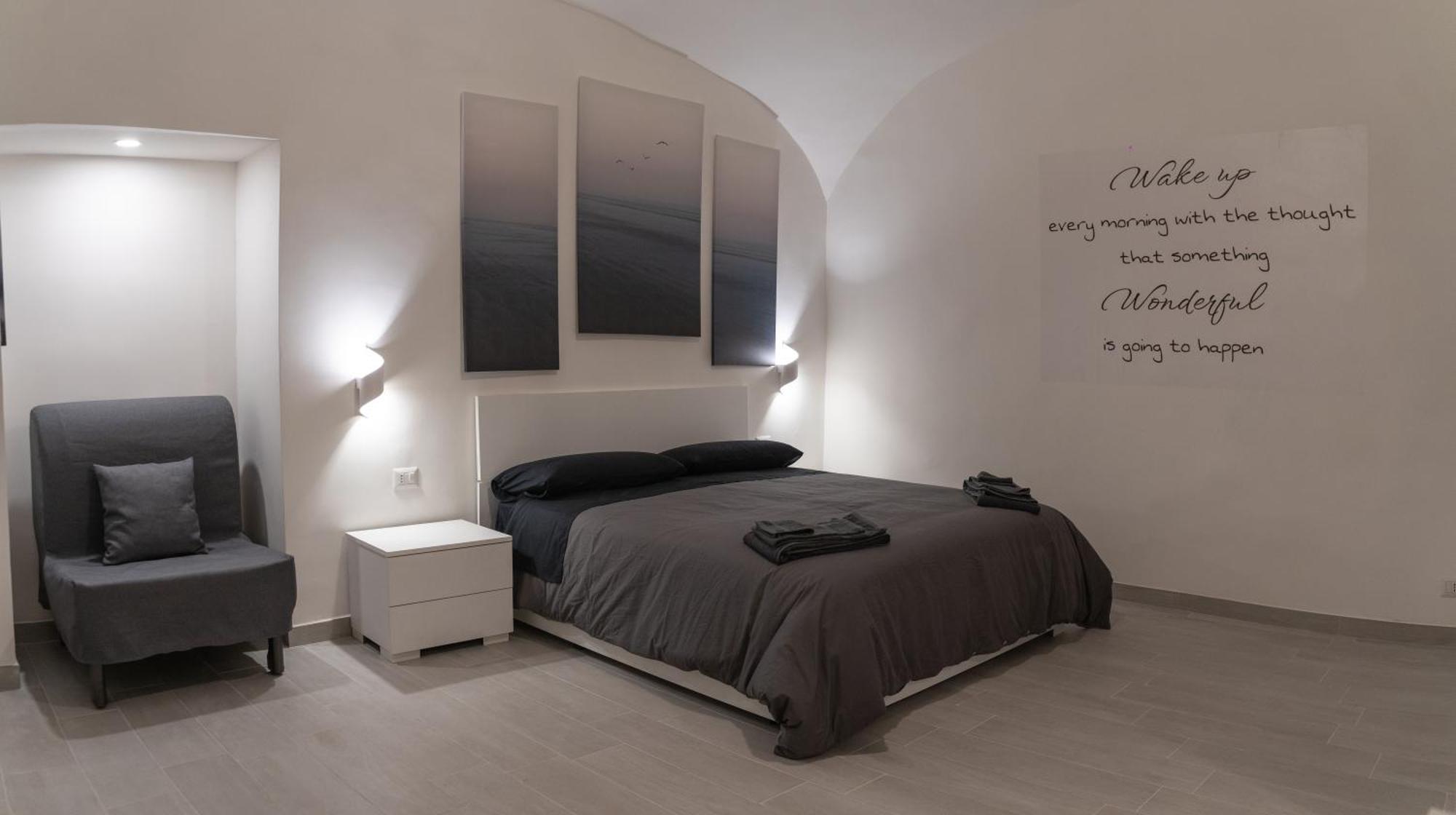 Apartment Dietro Al Plebiscito Luxury Neapel